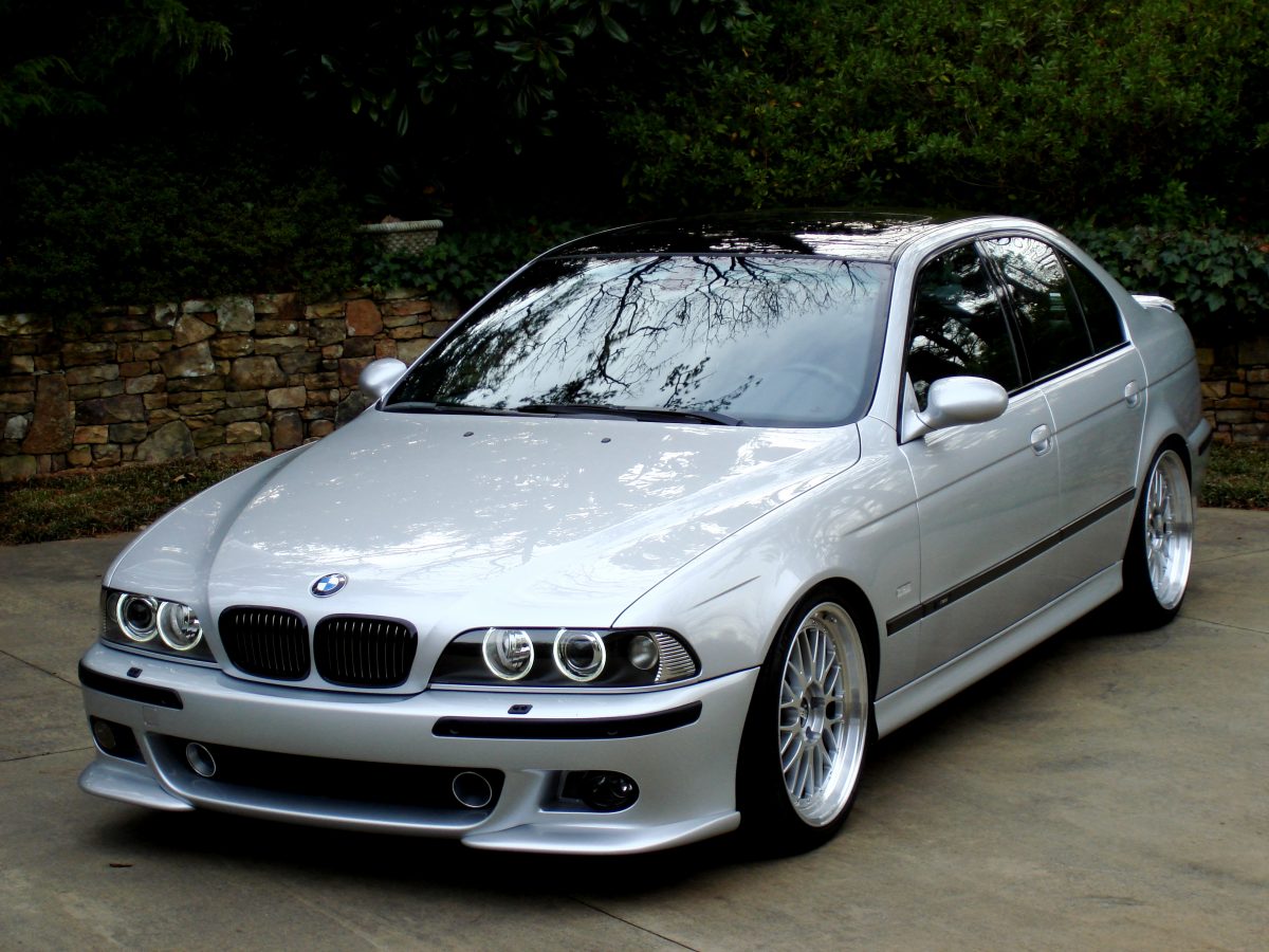 bmw-serie-5-e39-problemi-difetti-usata-recensione-comprare-motore-diesel-benzina-consumi-costi-cambio-automatico-sospensioni-elettronica-affidabilita-e1530534720741.jpg
